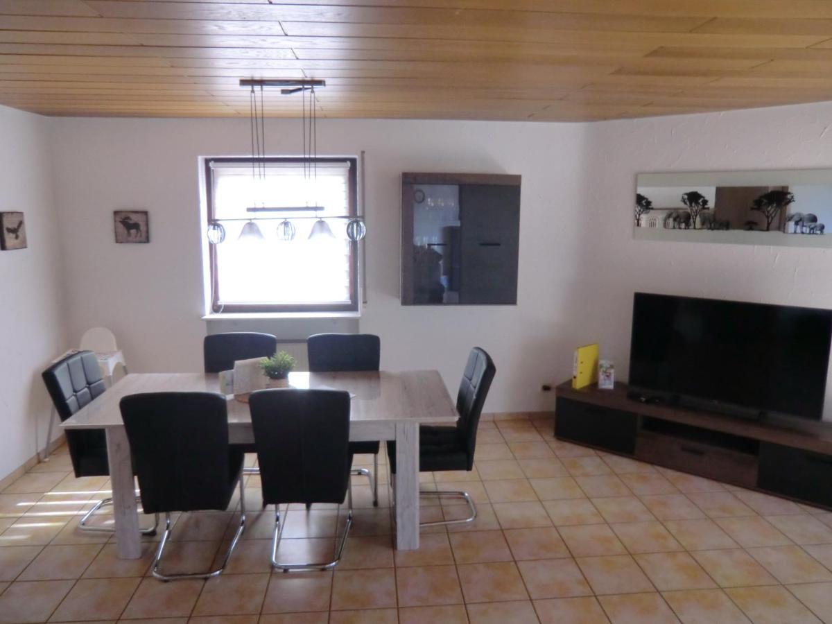 180Qm Wohnung Mit 5 Schlafzimmer Und Balkon Fuer Bis Zu 8 Personen 5Min Zur A81 Abstatt エクステリア 写真